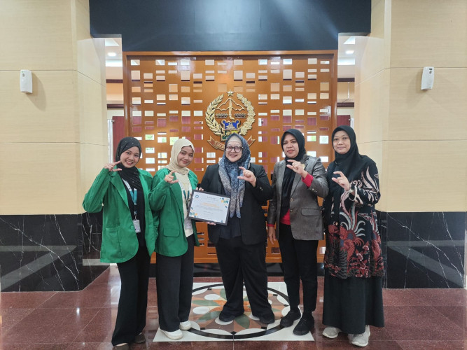 Tuntaskan Masa Magang, Mahasiswa Jurnalistik UINAM Resmi Ditarik dari Komisi Informasi Sulsel